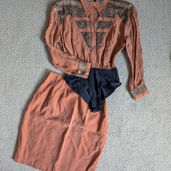 Stunning 2-piece vintage Cache set with a metallic gold snake skin pattern, sz10 - Picture 3 of 16